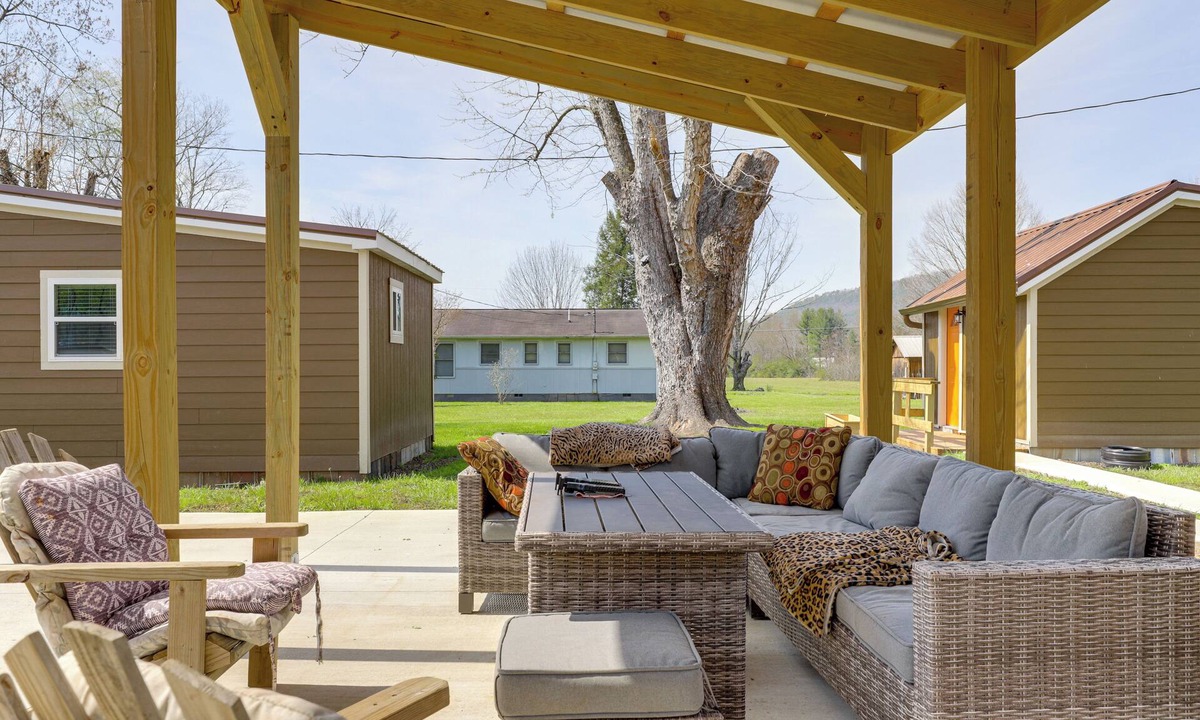 Townsend Cabin | 2 Mi to Great Smoky Mtns NP! Cozy Cabin Retreat