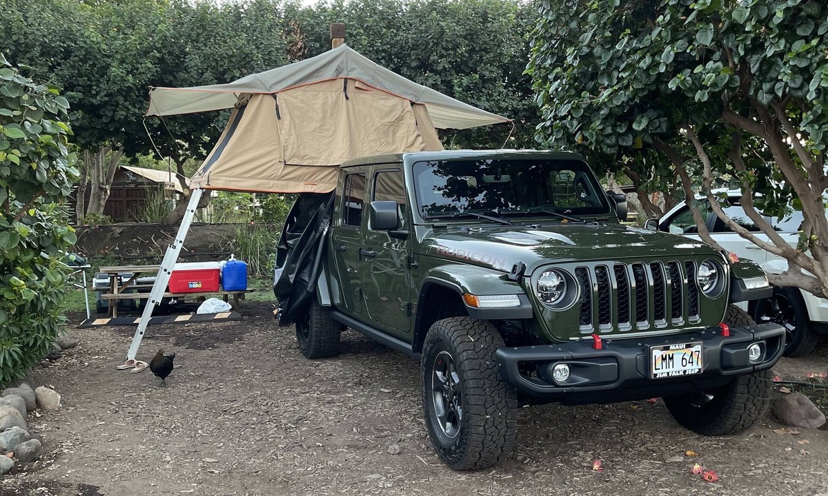 Kahului House | 2022 Jeep Gladiator Rubicon with a Rooftop tent & all the amenities!