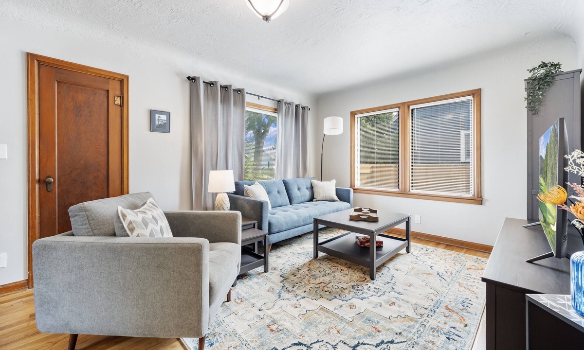 Veterans Park House | 3 bed 1 bath W. Bannock Beauty