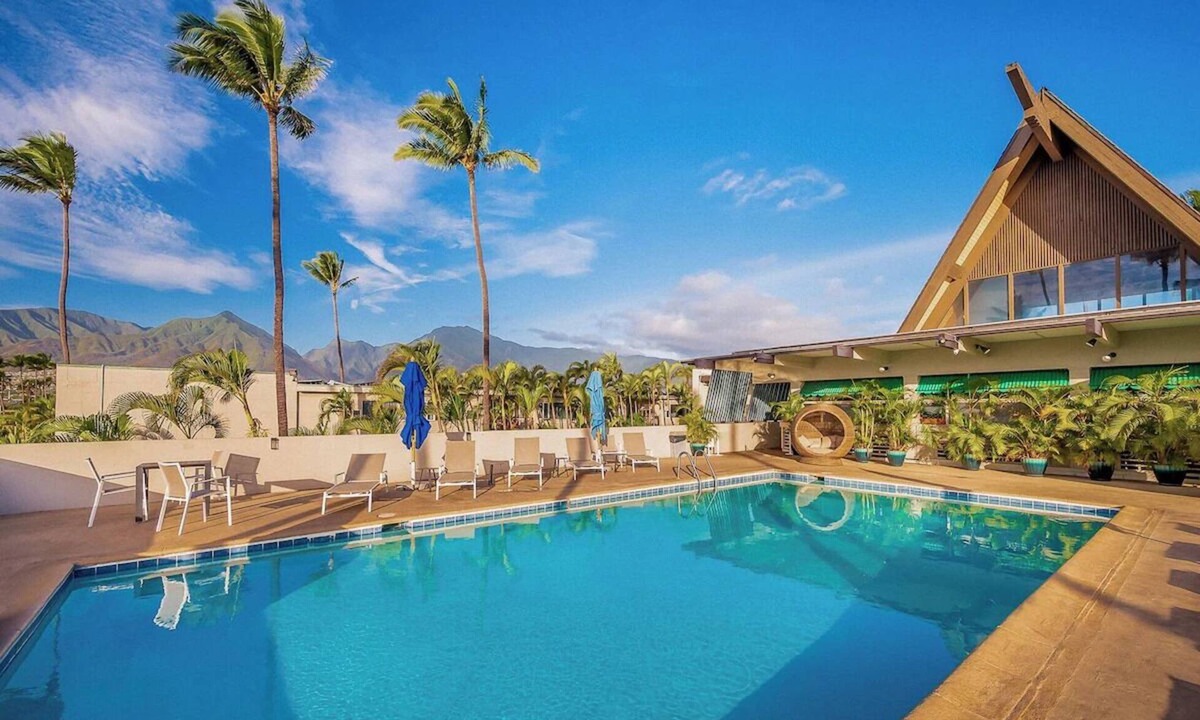Kahului Hotel | 3 Oceanview Room Ideal for Family Beachside Relaxation | Near Kanaha Beach Park