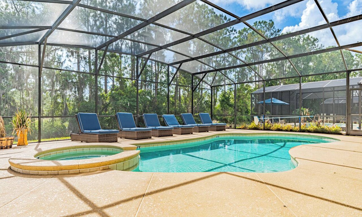 Watersong House | 6BR Villa, Sunny Pool & Spa, Cinema, Arcade & Games