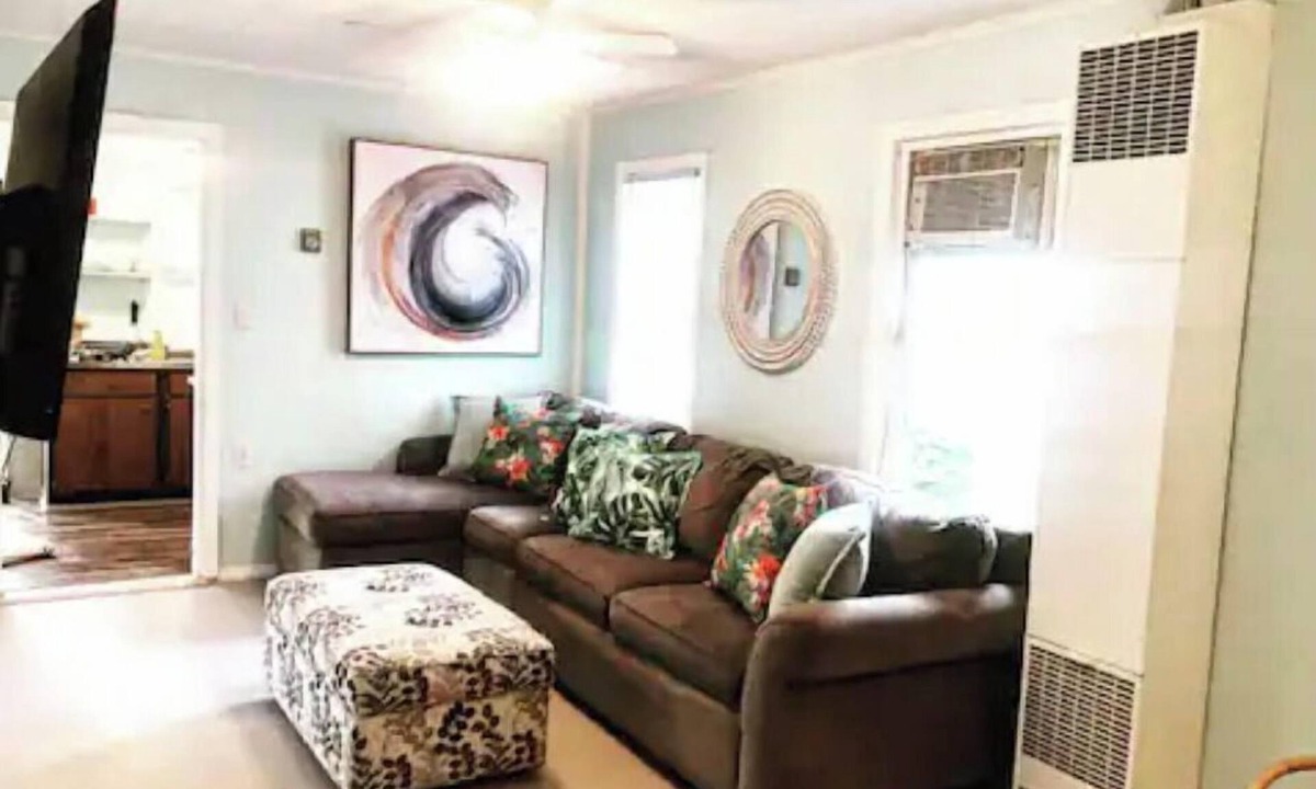 Geneva-on-the-Lake House | A 3 BDRM Bungalow In the Heart of the GOTL Strip