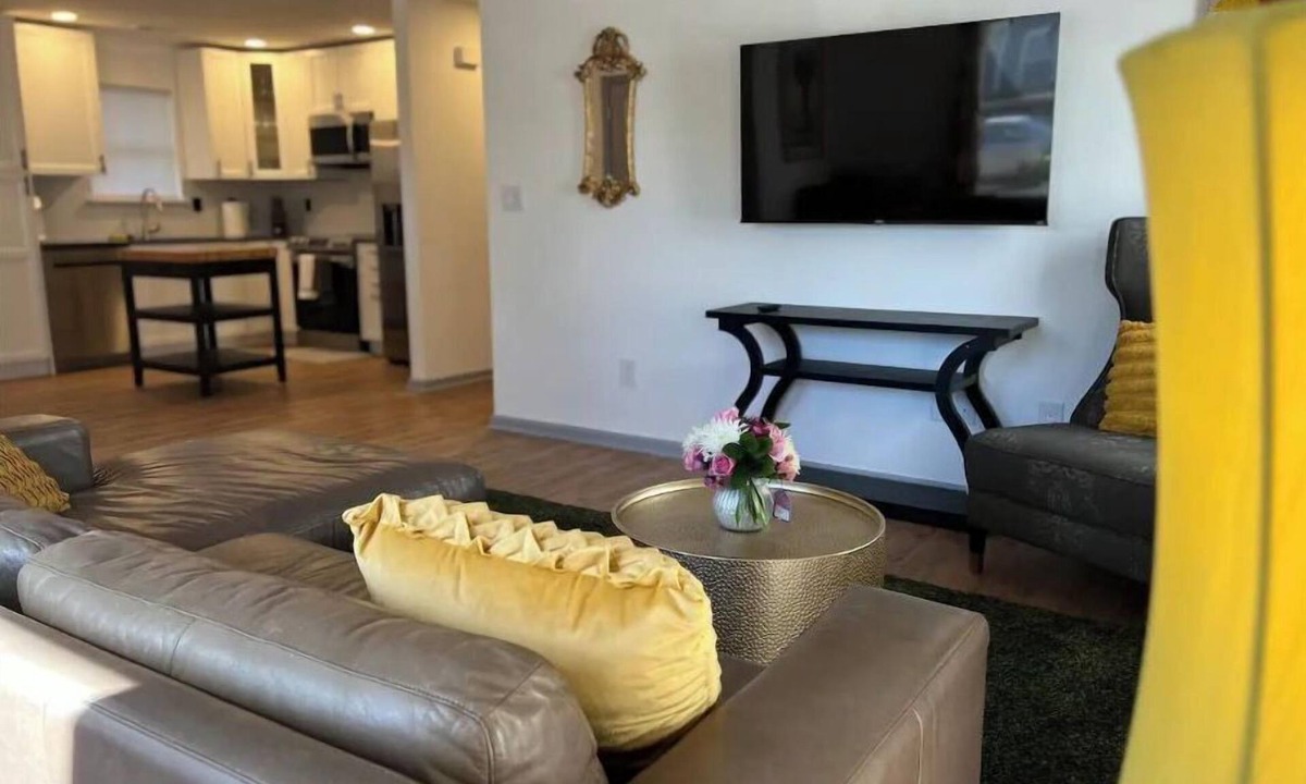 Fountain Square House | A One Level, 4BR Delite Amazing Great Room