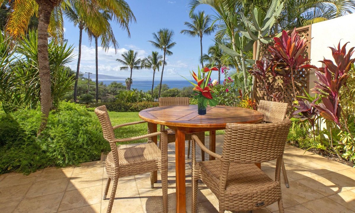 Kihei Condo | Amazing Front-Row Ocean View, Retractable Lanai Awning. Walk to Beaches & Shops