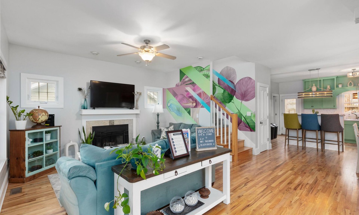 Oakley House | Artist’s Lair at Biltmore Ter- King bed-5 min Biltmore & Parkway,8 min Downtown.