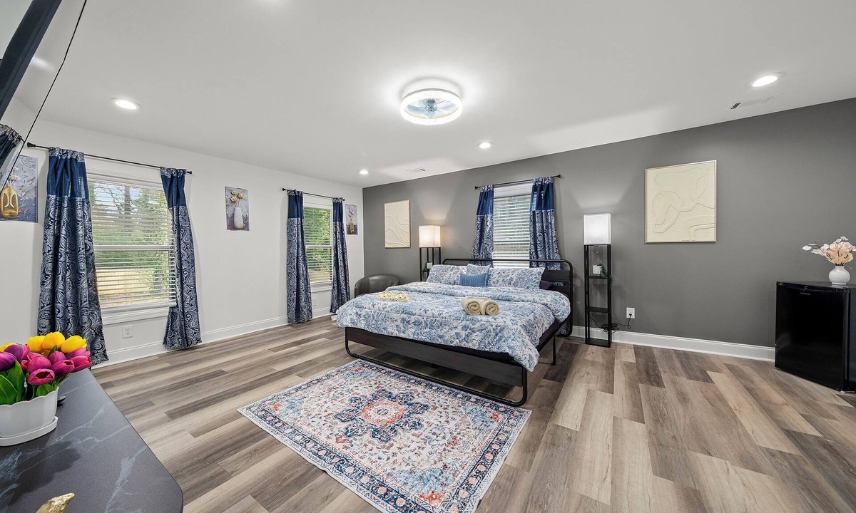 Church Street House | Atlanta 7BR Royal Vista Manor Retreat sleeps 26