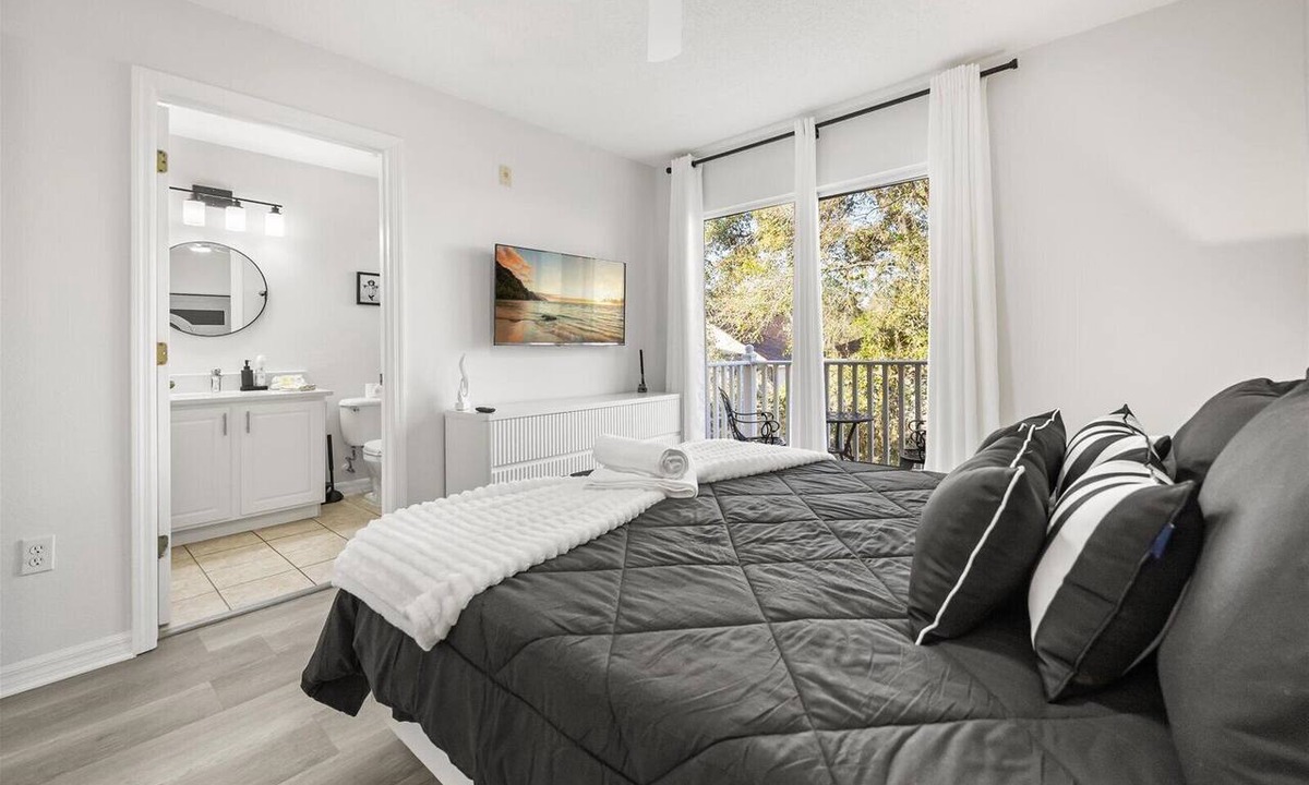 Crystal Cove House | August Is the Smart Choice/Reserve now and we'll add 1 free night.