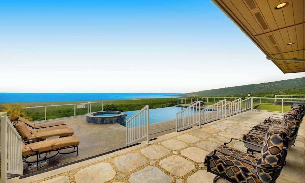 Honaunau-Napoopoo House | August Special! Gather Everyone at a Captain Cook Infinity Pool