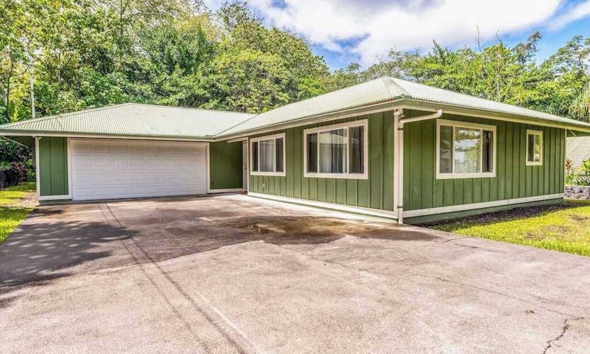 Kapoho House | August Special! Settle In for a Restful Pahoa Stay with Room to Breathe