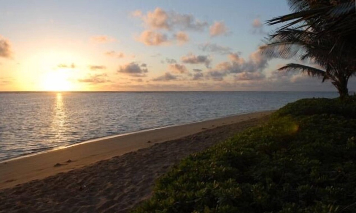 Punaluu Cottage | Beachfront Studio Cottage