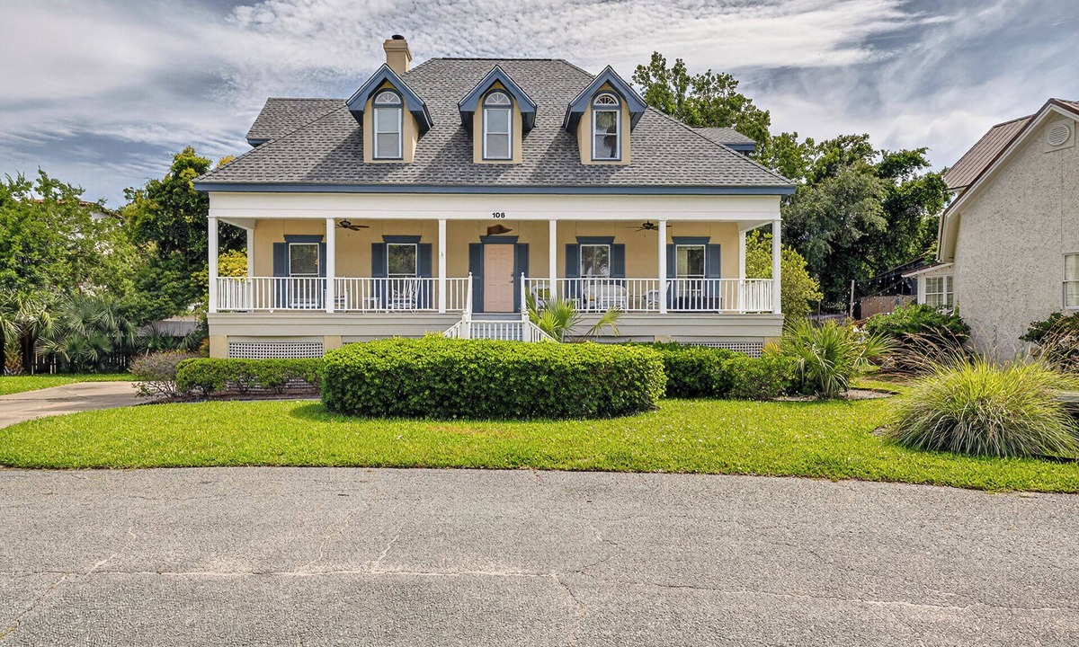 King City House | Beautiful home in the Pier Village! Close to Beach, Room for Everyone!