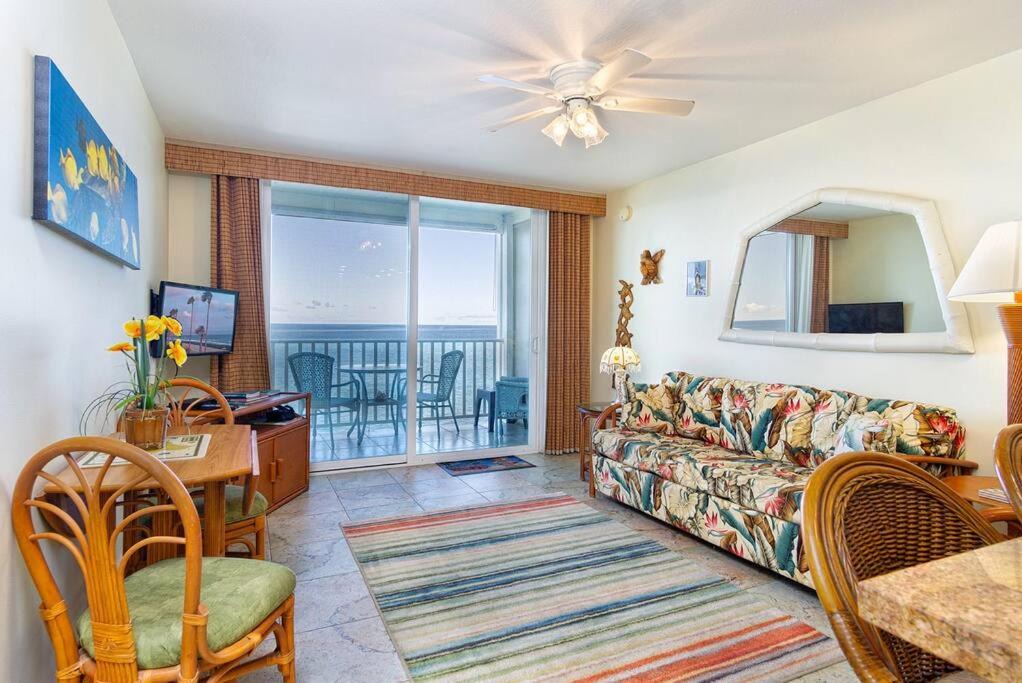 Kailua-Kona House | Beautifully Renovated Oceanfront Condo w/breathe taking Views! - Hale Kona Kai 302