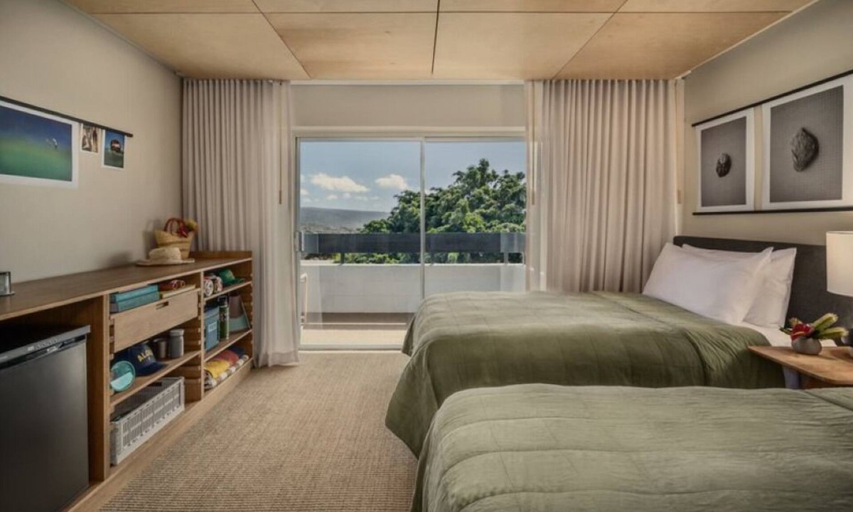 Historic Kailua Village Hotel | Bikes by Day, Stars by Night—Island-Modern Stay with Pool & Perks l 2 Rooms