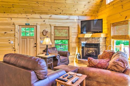 Vein Mountain House | Blue Ridge Mountain Gem w/Deck & Community Perks