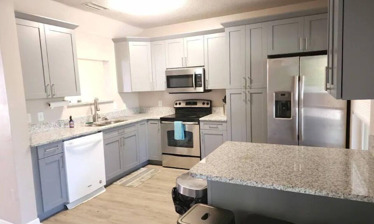 Meadow Pointe House | Bright Gated TH- Wiregrass Shops