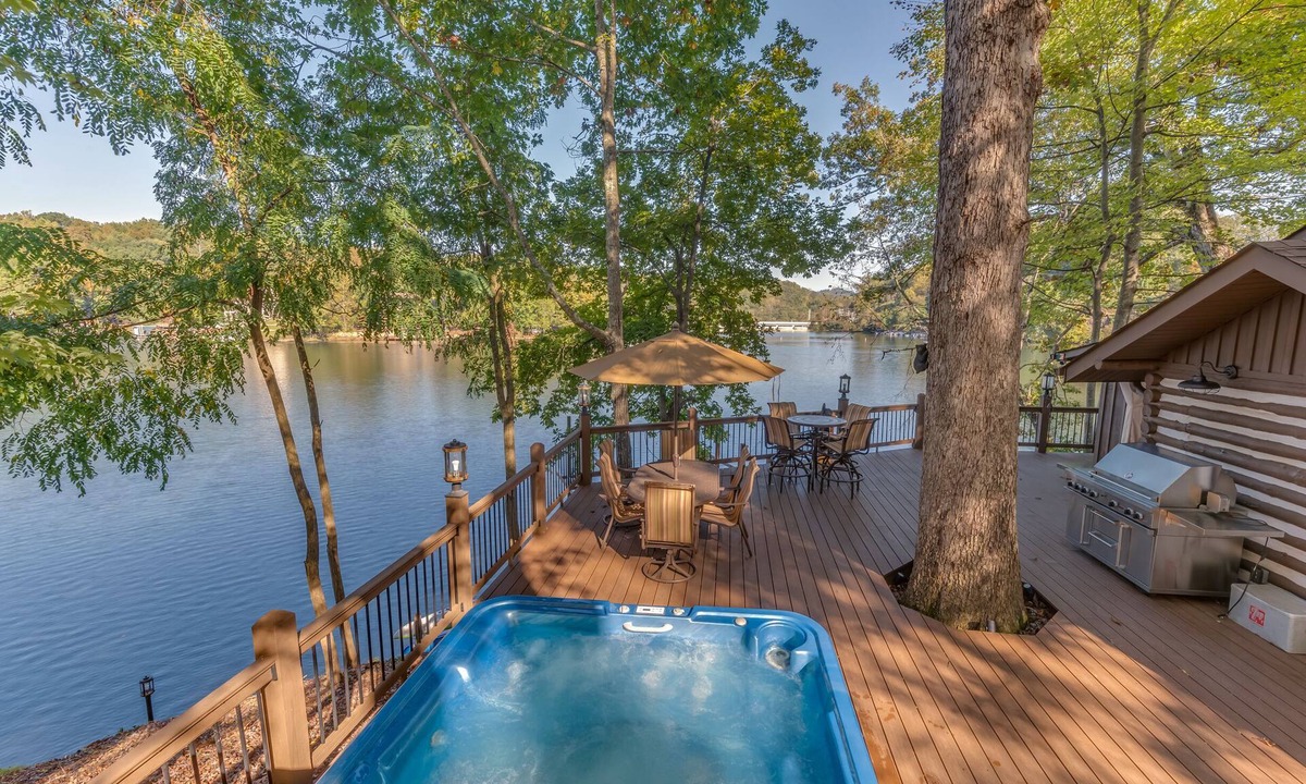 Lake Lure Cabin | Cabin at White Oak Point | Private Waterfront Cabin on Lake Lure with Hot Tub