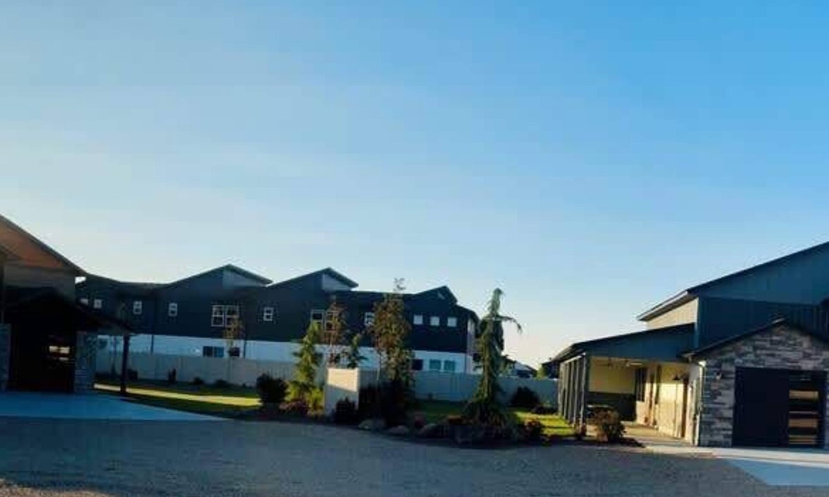 Caldwell House | Caldwell Family Reunion | Sleeps 28 + 2 Pickleball