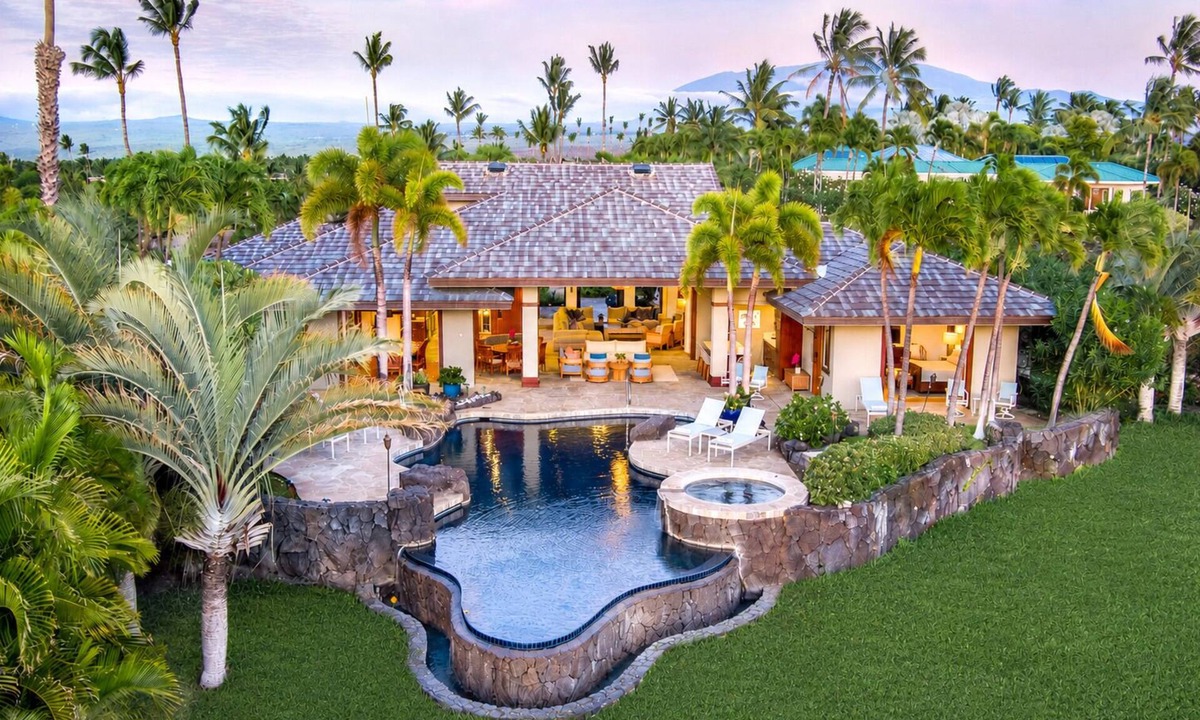 The Cape House | Cape 3 - 1-Minute Walk to Private Beach and Restaurant