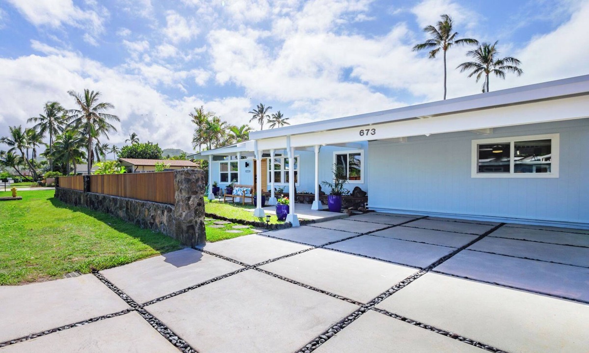 Kailua House | Casa Luna - Beautiful & Stylish Remodeled 4bd, 3bath, 2 kitchens Home in Kailua