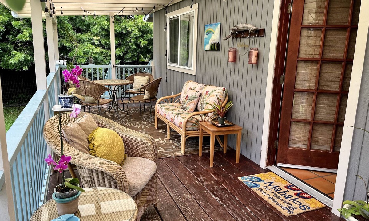 Royal Hawaiian Estates House | Chic cottage in Rainforest 5 Min. to Volcanoes Park-clean, cozy, comfort -2 Bdrm
