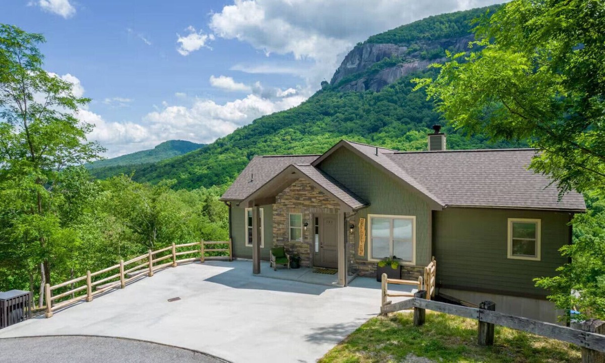 Chimney Rock House | Chimney Rock Cottage with Waterfall Views, Hot Tub