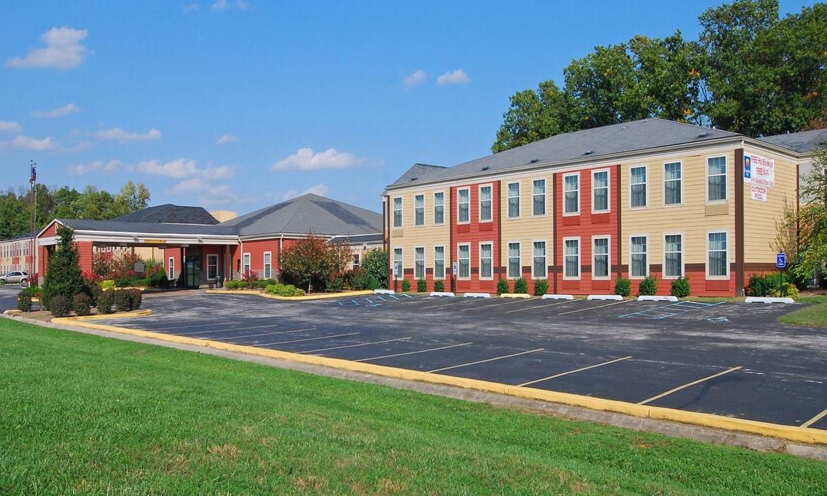 Corydon Hotel | Clarion Pointe Corydon