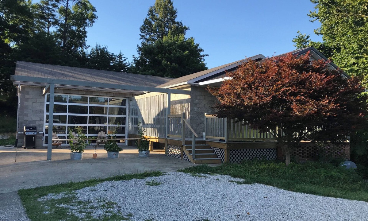 Zoe House | CLIMBERS NEST-Spacious 7-bedroom house in peaceful Zoe perfect for large groups.