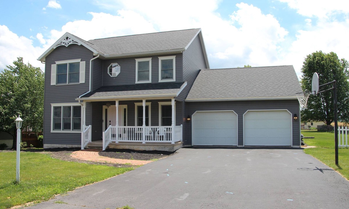 Zion House | Come relax at the Manor at Springfield, close to Penn State, Golf and Downtown