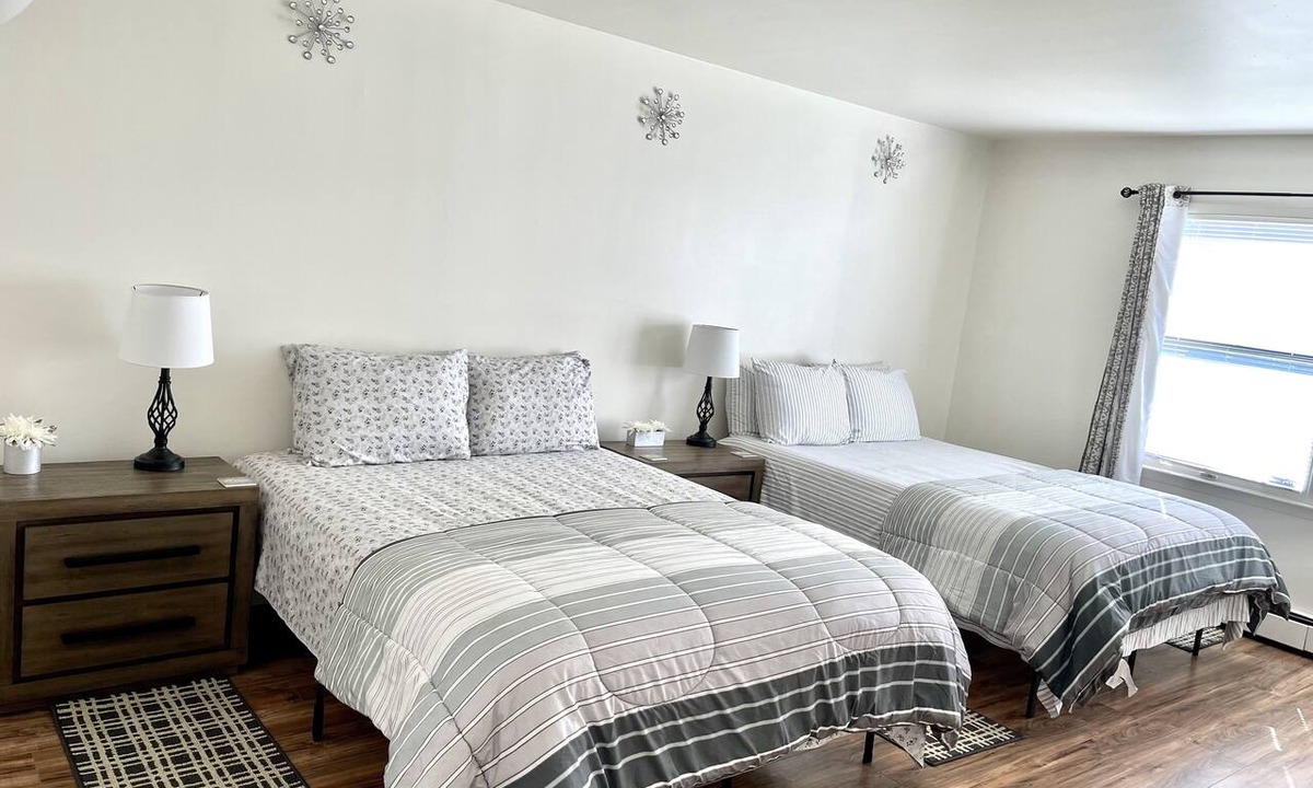 Hackensack Condo | Comfy, Clean & Spacious w/2 TVs, parking, laundry