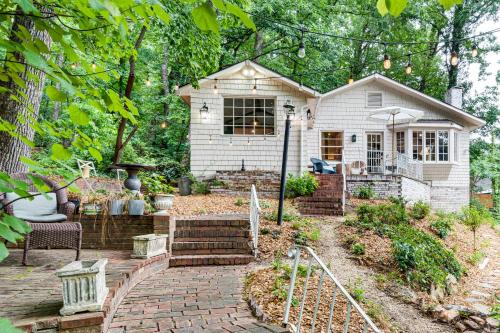 Lynn House | Comfy Cottage Charmer w/Patio Garden in Tryon