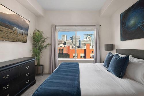 Rio Grande Apartment | Convention Ctr - Stylish 2BD,2BA with Pool,Gym and Hot tub
