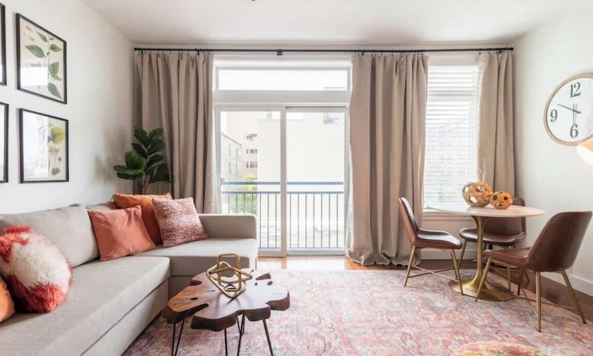 Belltown Condo | Cozy 1 BR condo in Seattle- Belltown area- with free parking, gym, pool, hot tub