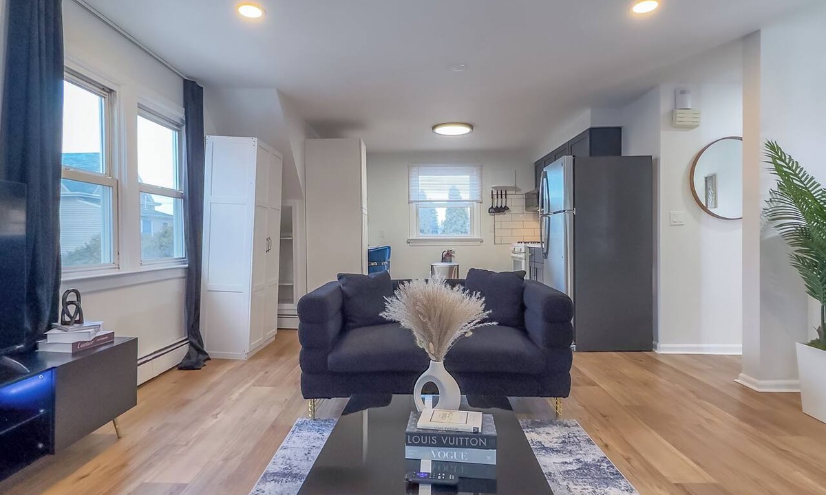 Clifton House | Cozy 2-bedroom house in adorable Clifton beautiful neighborhood with AC