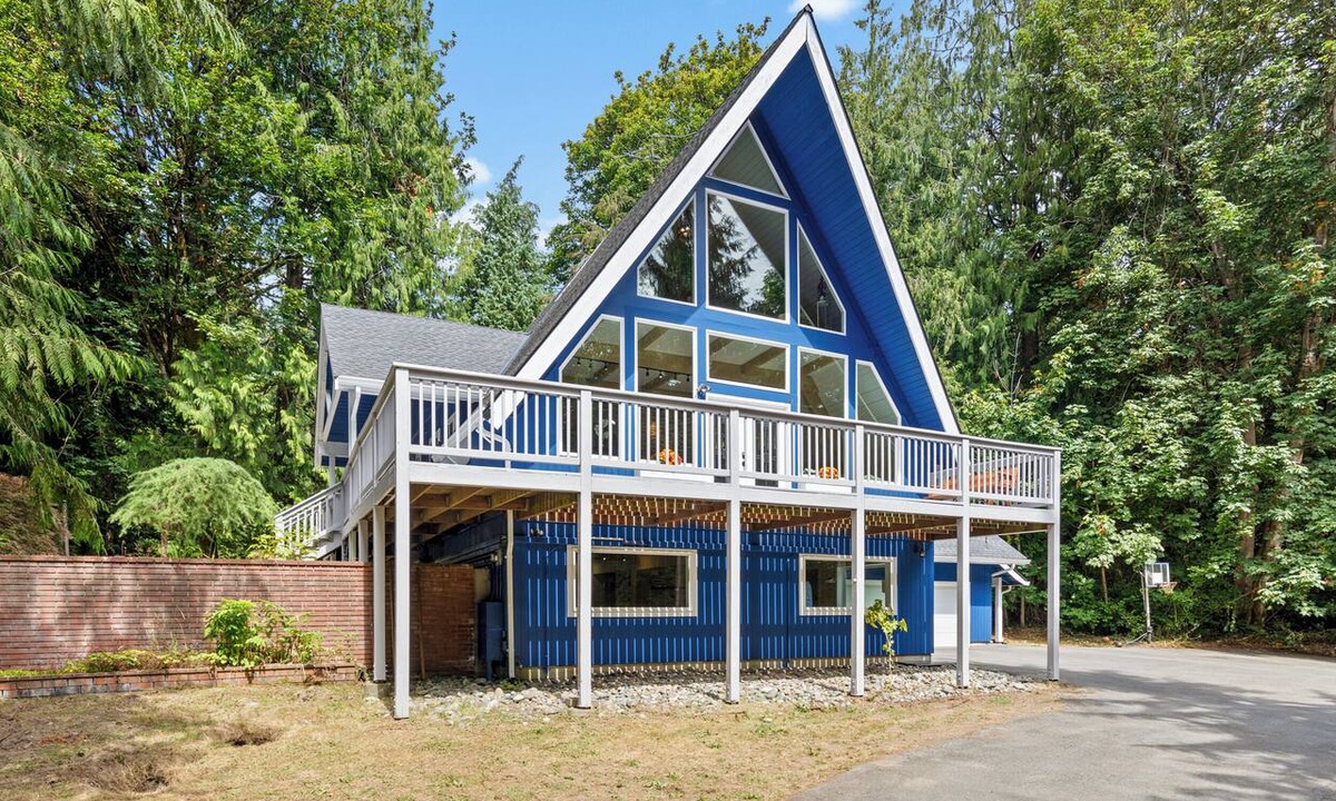 Snohomish Cabin | Cozy 4-bedroom cabin in quaint Snohomish with AC and charm