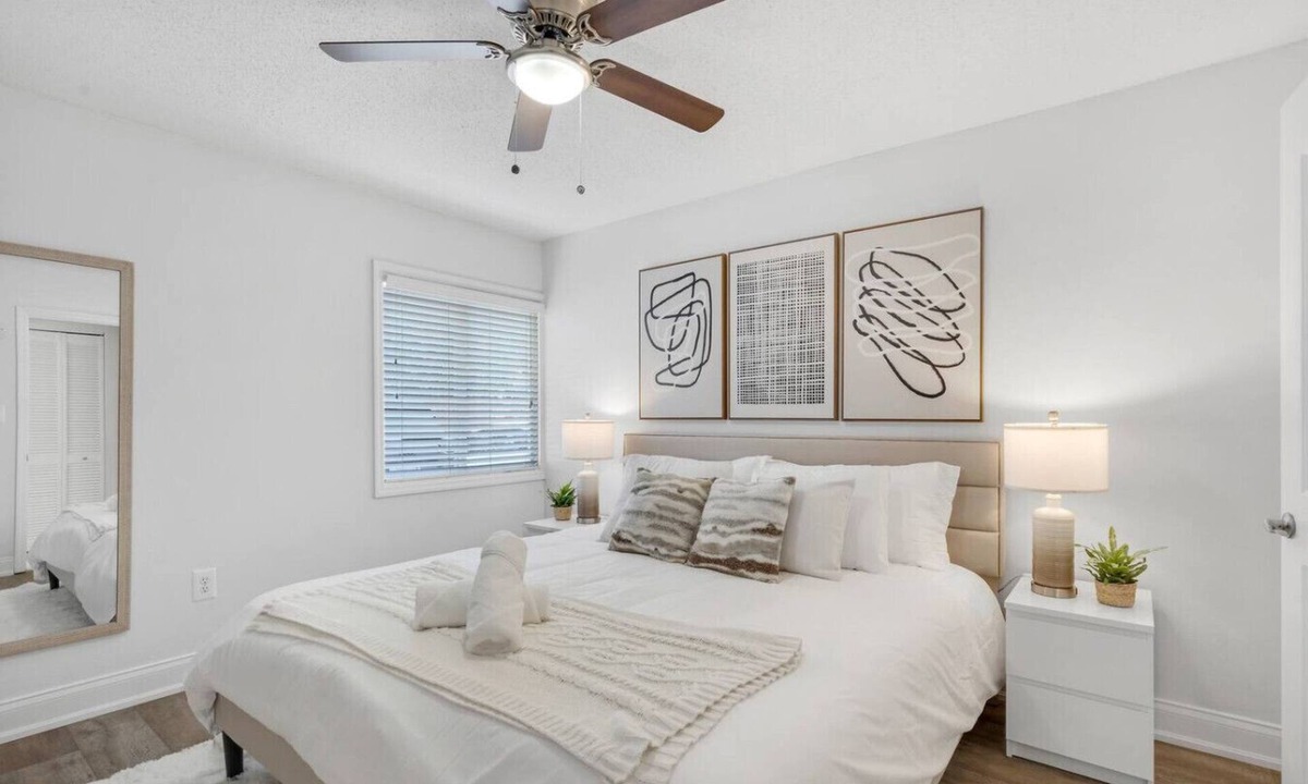 SoHo Apartment | Cozy Bayshore Retreat With Resort Style Pool, Gym and Free Parking in Tampa!