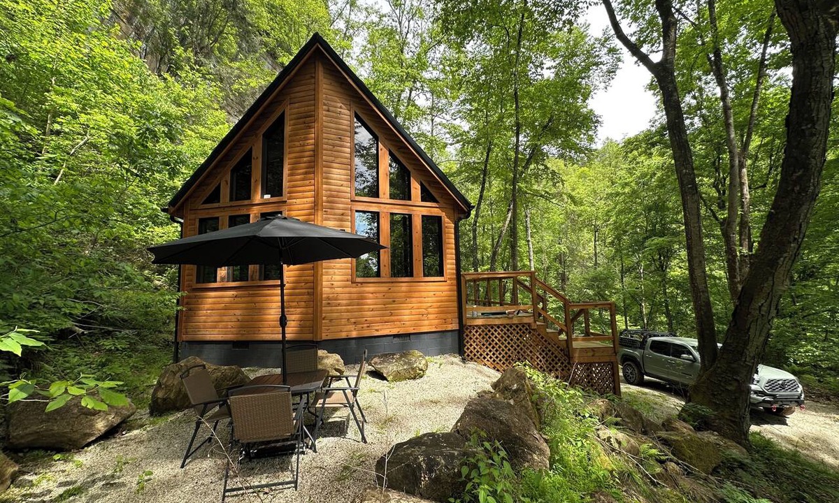 Primrose Cabin | Cozy, romantic, secluded cabin in the heart of Red River Gorge. New hot tub.