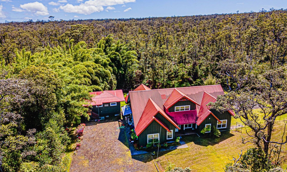 Royal Hawaiian Estates House | Dancing Volcano Estate - sleeps 8 Near Hawaii Volcanoes National Park