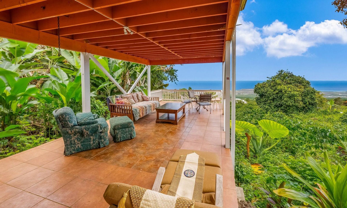 Holualoa House | Delightful island escape w/furnished deck, hot tub, ocean views, & kitchenette