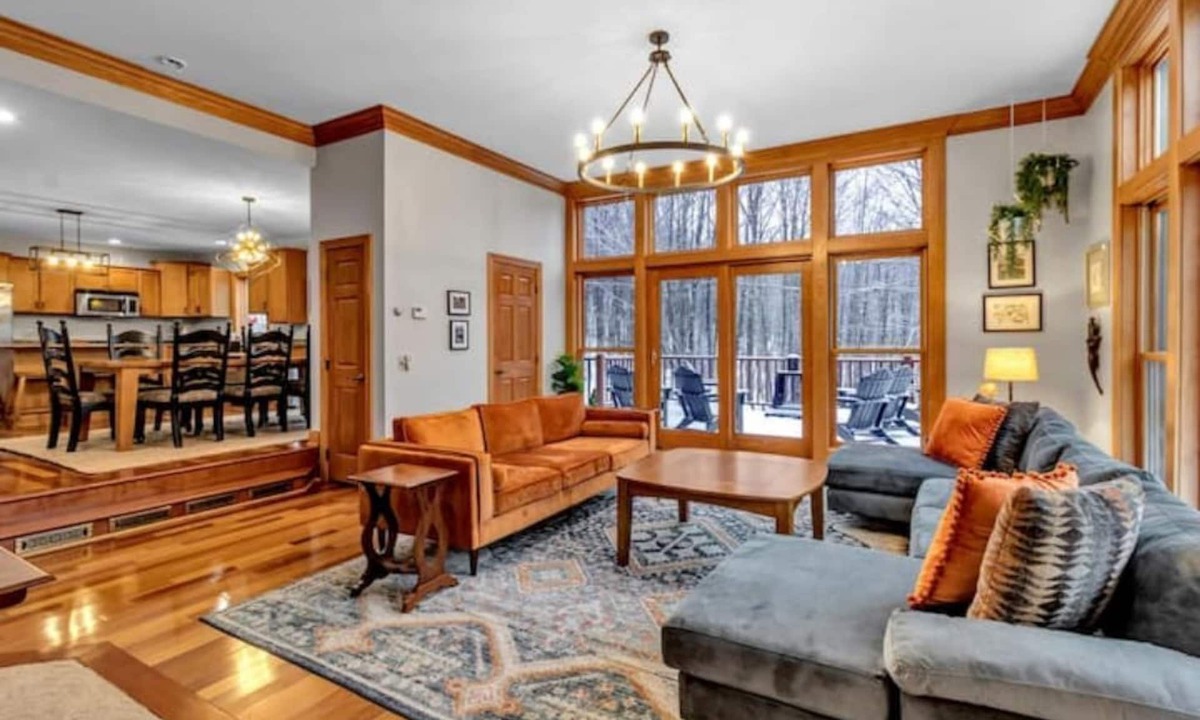 Salamanca Ski Chalet | Ellicottville Treetop Retreat: All seasons Ellicottville Chalet