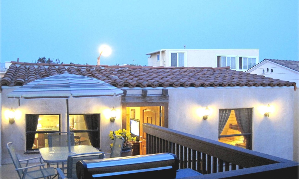 Hermosa Beach Condo | Enjoy THE STRAND, Steps to the sand, SPECIAL RATES , Inquire Now !