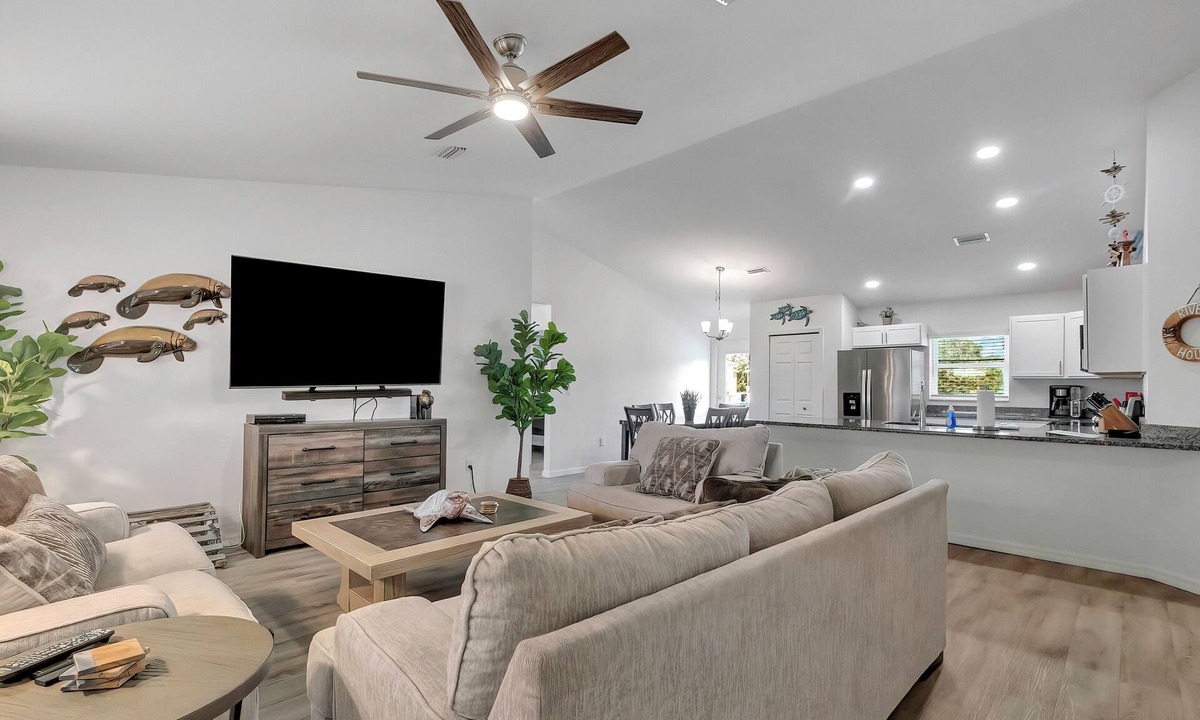 Homosassa House | Entire home 3-bedroom house with AC in Homosassa FL Private Boat SLIP available