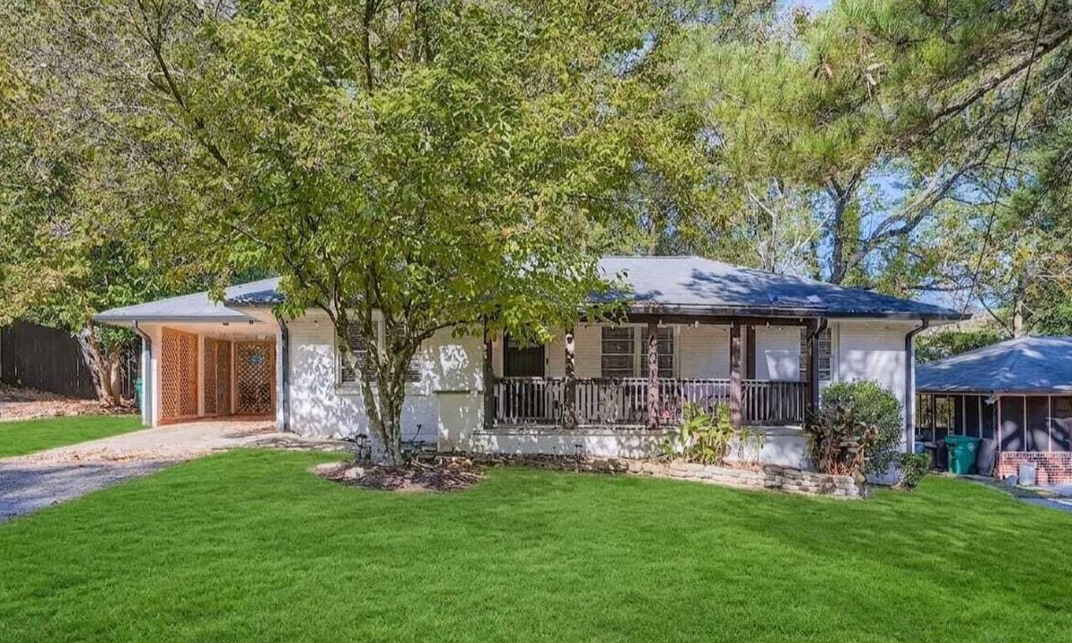Candler-McAfee House | Experience Modern Comfort at The Pink Magnolia House