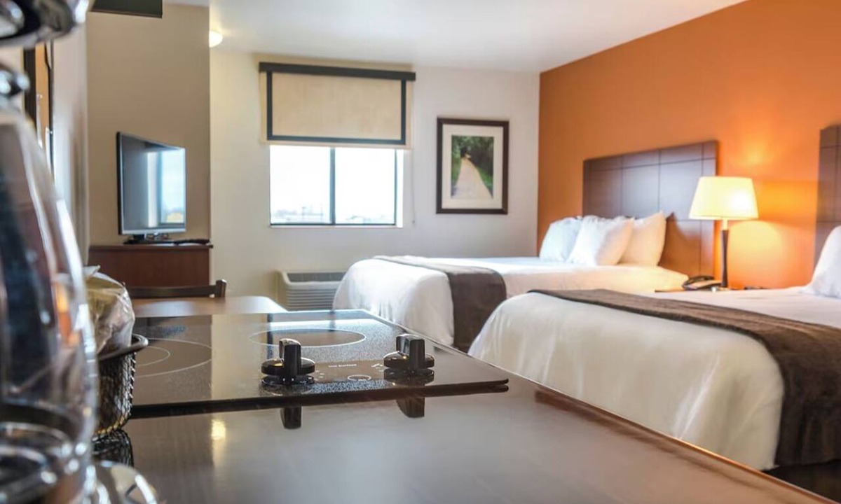 West Valley City Hotel | Explore Salt Lake/West Valley City – Room with Full Kitchen and Pet Friendly!