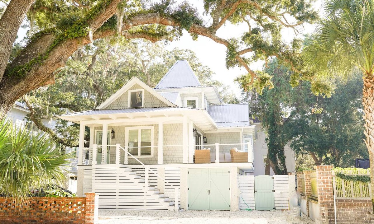 King City House | Fall Special! Home steps from beach + the village!