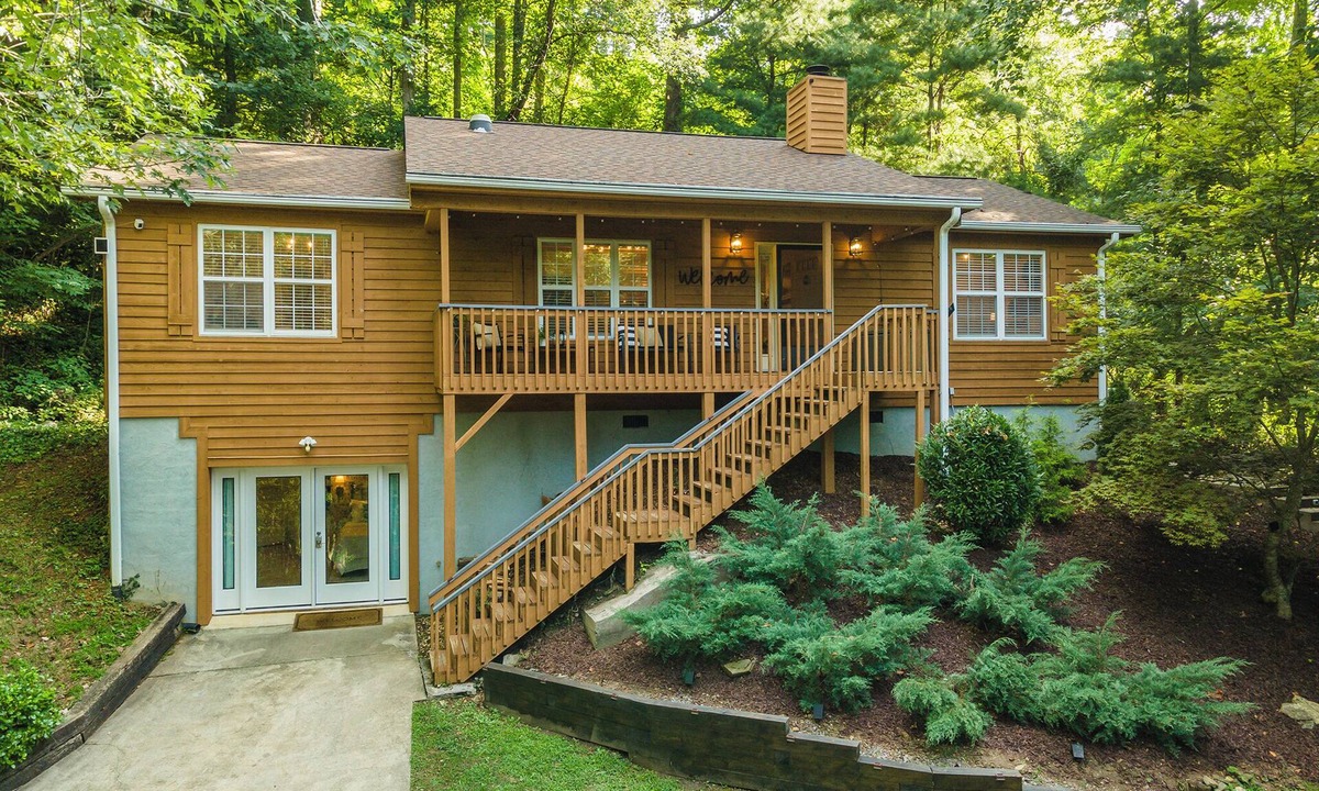 Skyland House | Forest Honey - Stay in AVL's Beautiful Forest