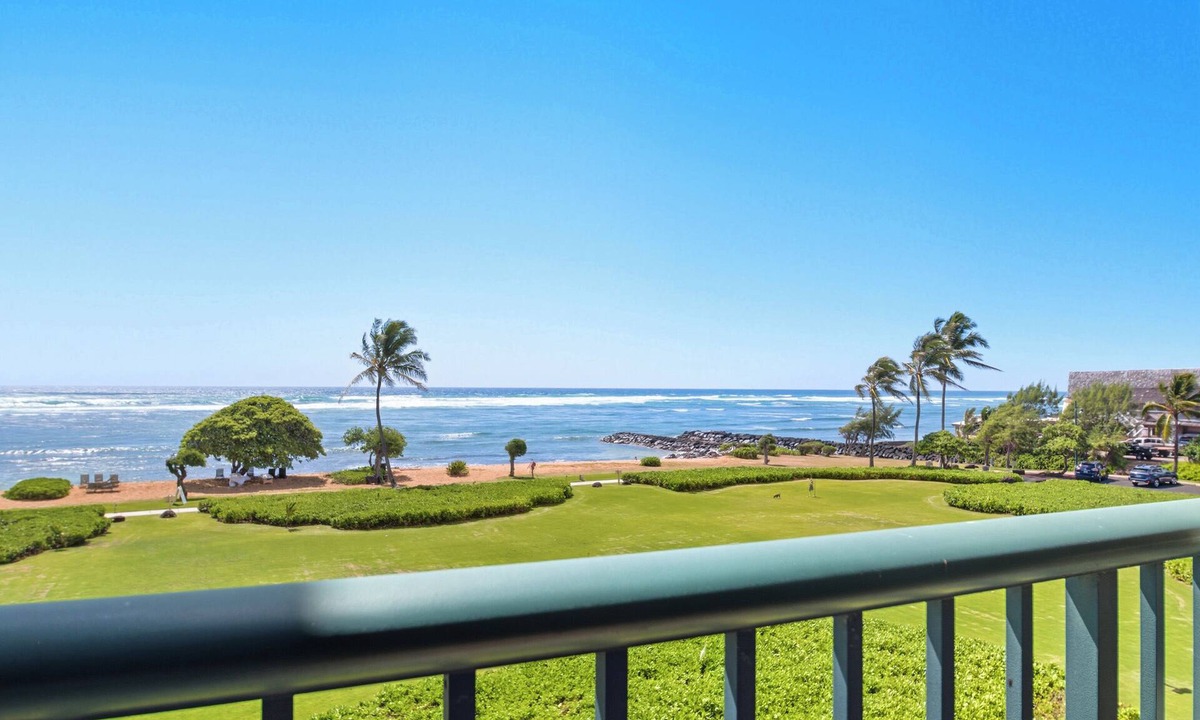 Wailua Condo | G301 - Extra Large Ocean View Corner Suite in Kapaa, Steps to Beach, AC, Pool!