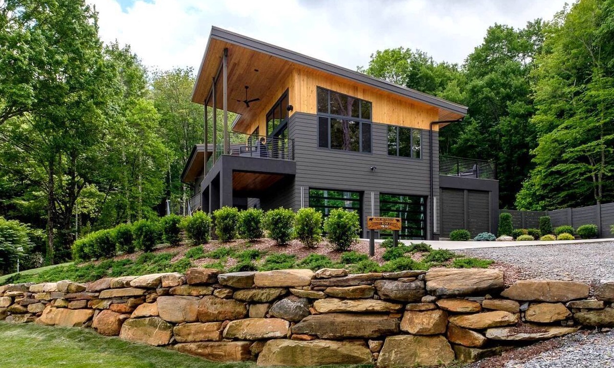 Balsam Grove House | Gorgeous Secluded Vacation Rental in Transylvania County, North Carolina