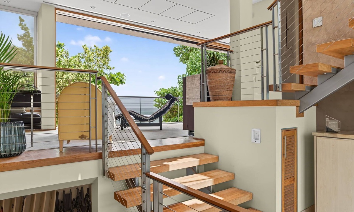 Haleiwa House | HaleGator by Gather: Award-Winning Oceanfront Home w/Rooftop Lanai & Views