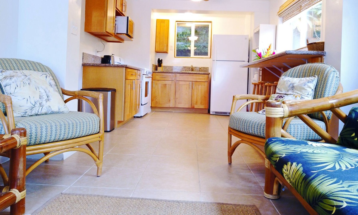 Punaluu Apartment | Hawaiian Cottage-Seconds away from beach access- A/C Near North Shore Oahu