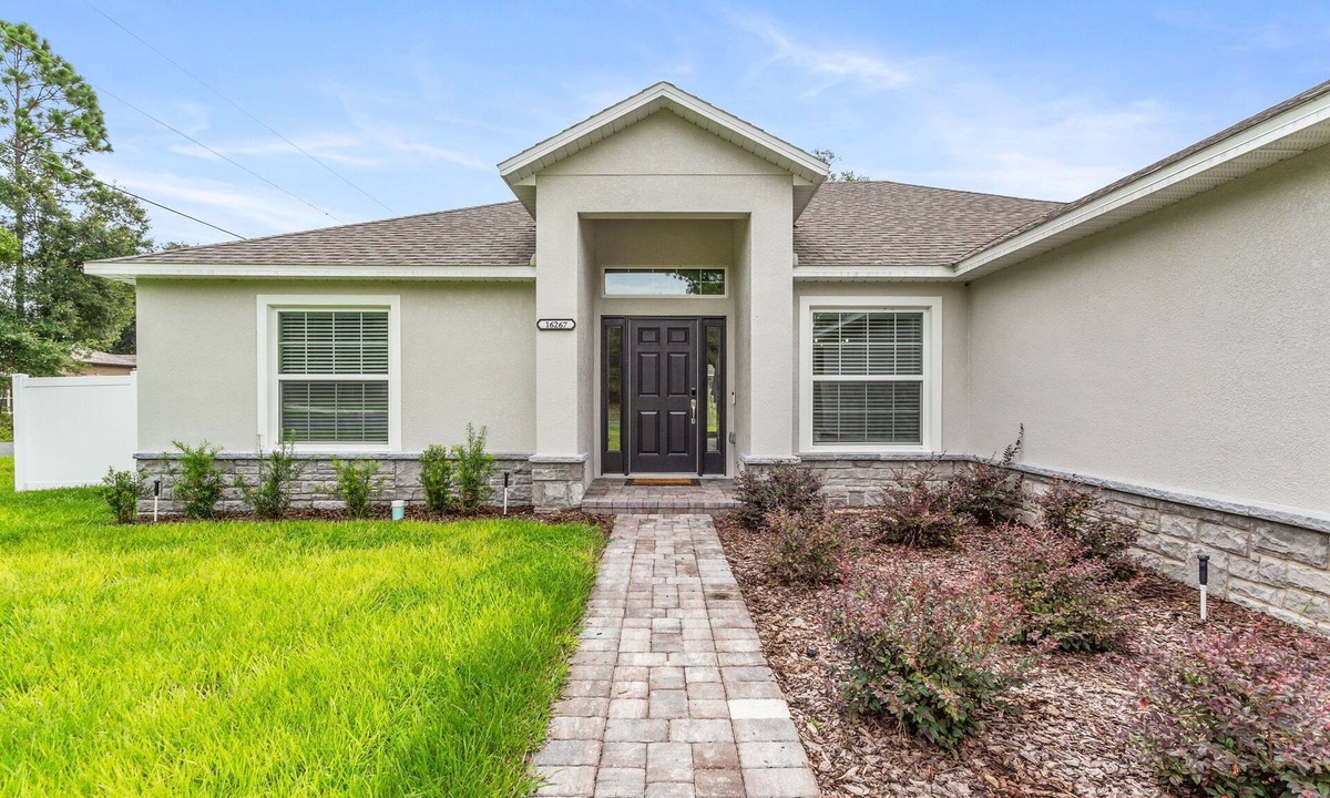 Summerfield House | Horsey Hideaway Hot Tub 4BR Near The Villages